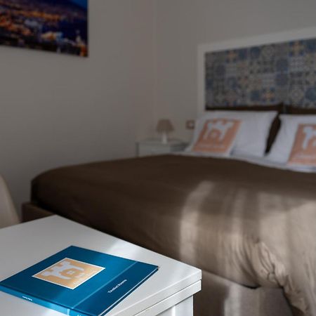 Tinellari Rooms Napels Buitenkant foto